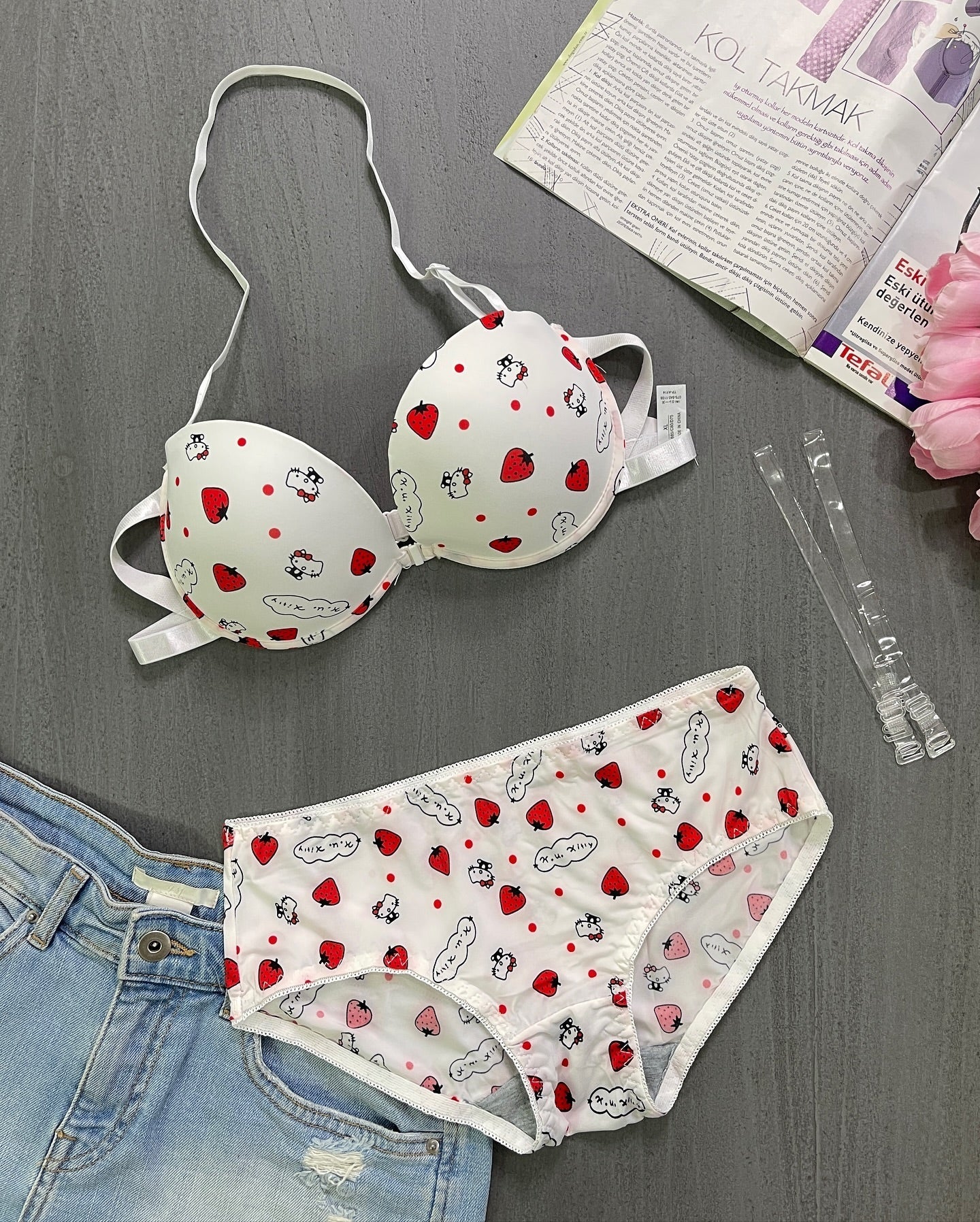 Flourish High Quality Front Open 4 In 1  Push-up Hello Kitty Print Adjustable Straps Bra Panty Set 016